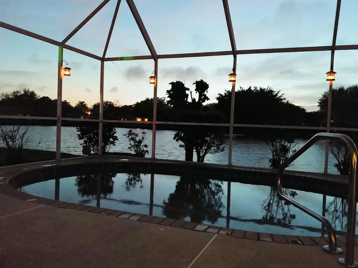 Craig House With Heated Pool On Small Lake แบรเดนตัน ภายนอก รูปภาพ